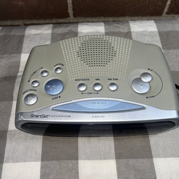 Emerson Research SmartSet AM FM 2-Alarm Clock Radio Blue Dimmer Tested CKS1850 - Picture 2 of 4